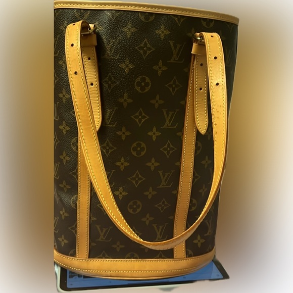 Authentic Large Bucket Shoulder Bag Louis Vuitton. - Picture 2 of 11
